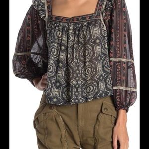 Free people printed blouse with balloon sleeves. Size large. Worn once.